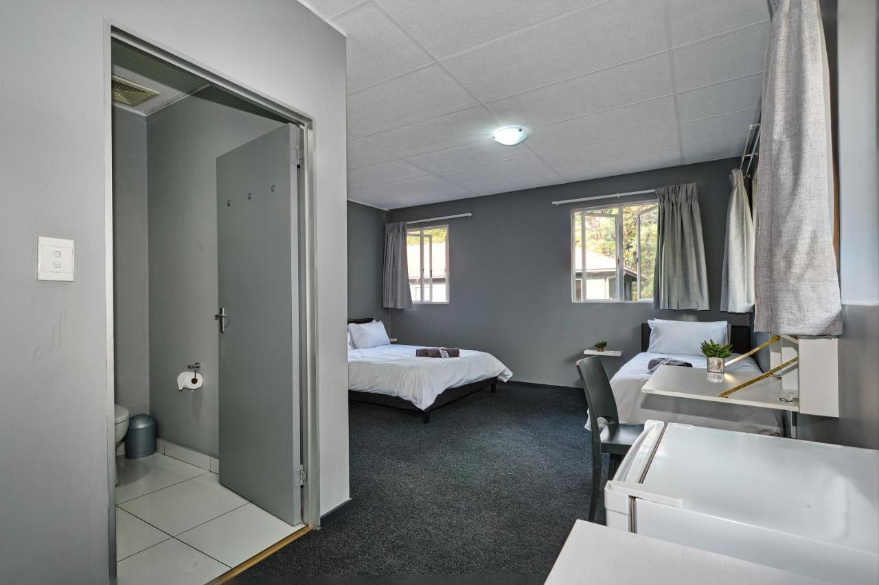 Inn & Out Sandton Johannesburg Exterior foto